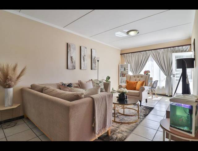 2 BEDROOM APARTMENT FOR SALE IN GREENSTONE HILL
